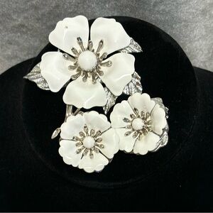VTG Sarah Coventry “Summer Magic” Silvertone White Enamel Flower Brooch Pin 1964